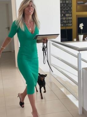 Nadja-Altmann-mit-Samy-Zwergpinscher-1.jpg